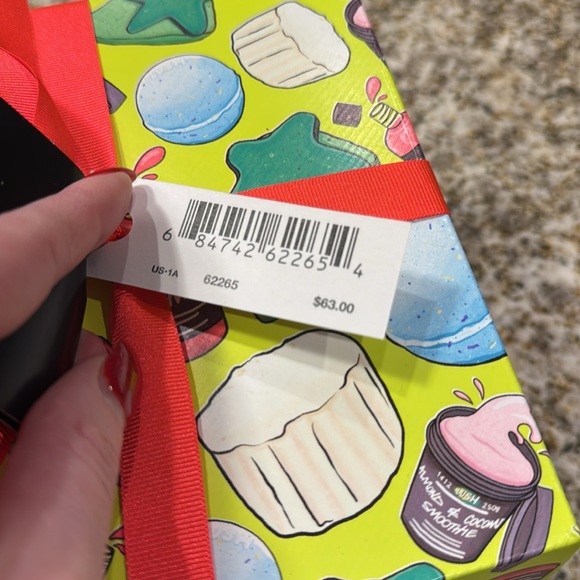 Lush Bath Bombs gift set - Picture 3 of 3